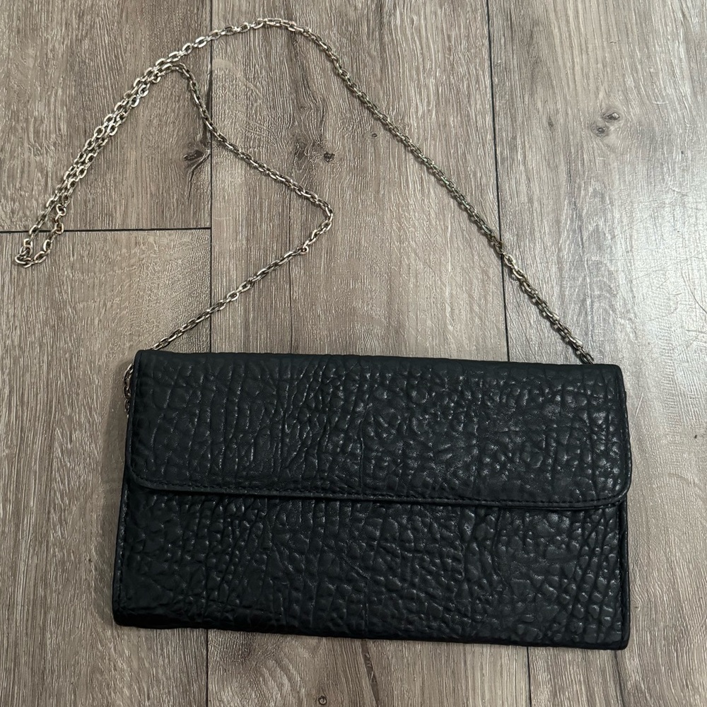 NWOT | Street Level | Crossbody Chain Hand Bag | 11”x6”x1”